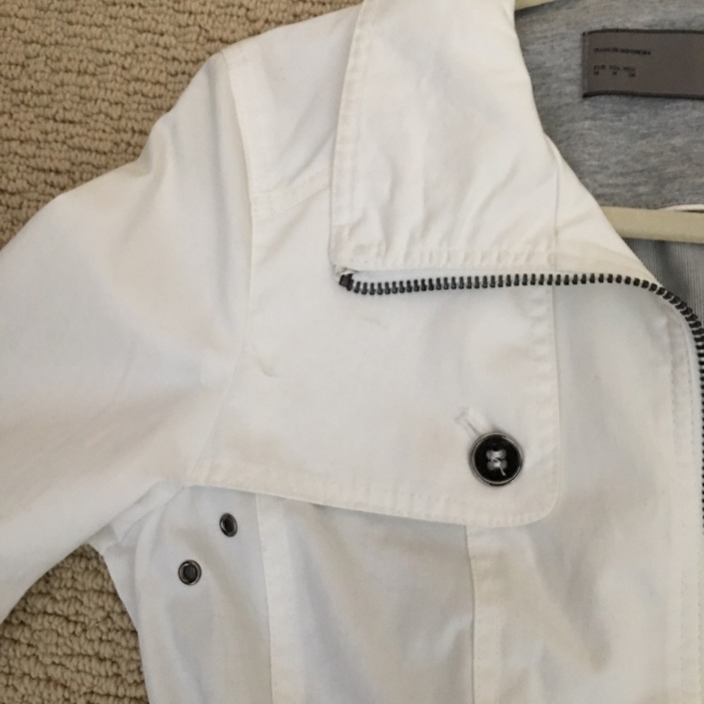 🌷🌼 Beautiful white belted jacket 🧥 - Picture 5 of 8